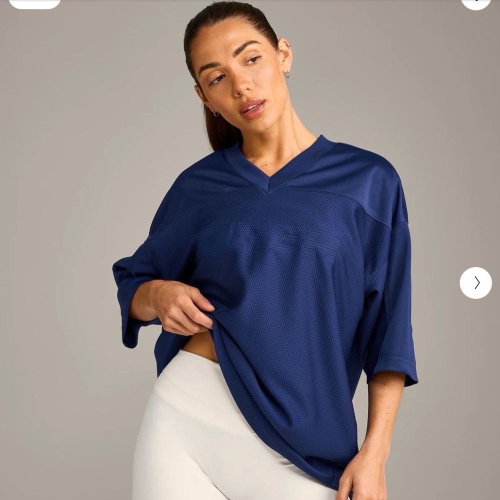 OVERSIZED V NECK T-SHIRT WITH ONER GRAPHIC